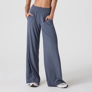 Vuori Villa wide leg pant AZURE (LIKE NEW)